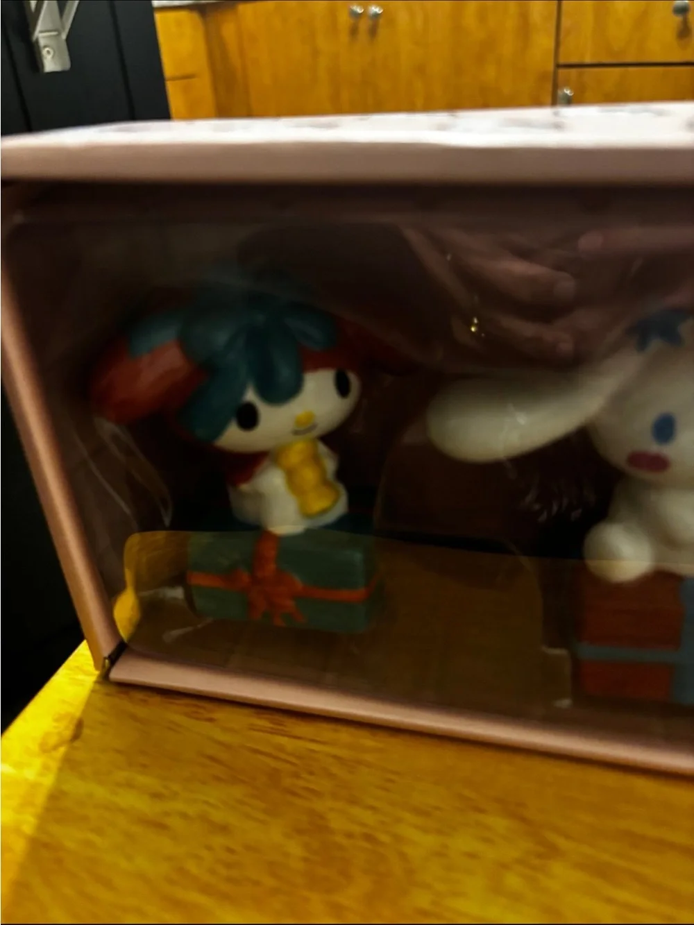 NWT HELLO KITTY AND FRIENDS BIRTHDAY CANDLE HOLDER 4 PCS SET